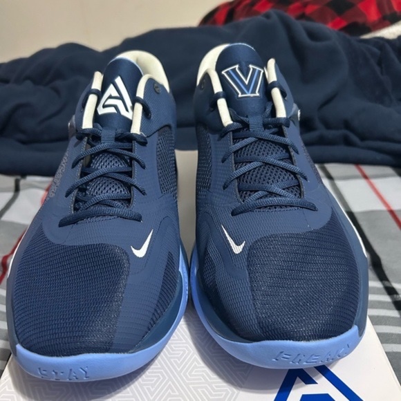 Size 15 Villanova Nike player edition Greek Freaks main image 7